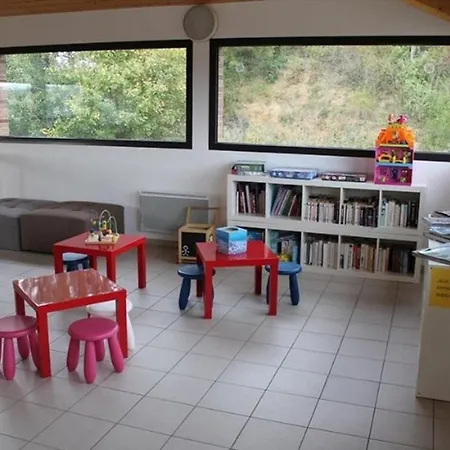 Maison Avec Terrasse - 3 Pour 6 Personnes, Jardin - Api-1-52-1370 Campingplads