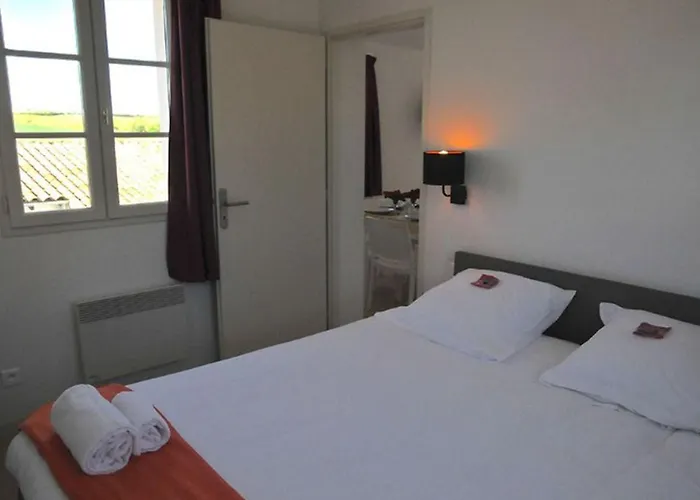 Maison Avec Terrasse - 3 Pour 6 Personnes, Jardin - Api-1-52-1370 * Carla-Bayle