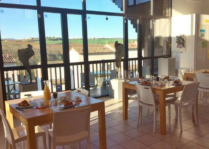 Maison Avec Terrasse - 3 Pour 6 Personnes, Jardin - Api-1-52-1370 * Carla-Bayle